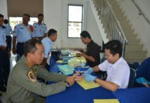 Ratusan Prajurit Lanud Supadio Sumbangkan Darah Caption Foto : Jajaran Lanud Supadio mendaftar sebagai peserta donor darah di Gedung Teddy Kustari (GTK), Rabu (11/4). Foto Penerangan Lanud Supadio for eQuator.co.id