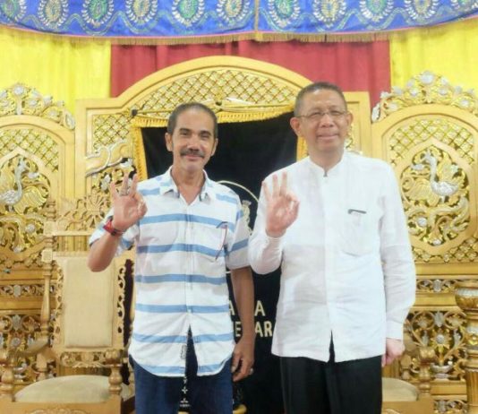 Raja Sanggau: Insya Allah, Kami Sudah Sehati dengan Midji-Norsan Calon Gubernur Kalbar nomor urut tiga Sutarmidji bersama Raja Sanggau, Pangeran Ratu Drs H. Gusti Arman, M.Si Surya Negara di Istana Surya Negara, Sanggau (Kang Enchus for Equator).