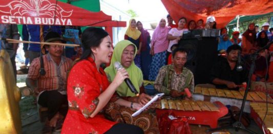 Warga Transmigran Sintang Bertekad Menangkan Karolin-Gidot