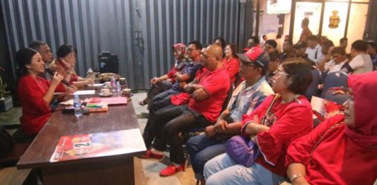 Jumpa Karolin, Warga Pontianak Kota Keluhkan Tiang Listrik di Tengah Jalan