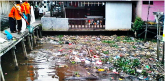 Sampah di Sungai Dibawa Arus Perhuluan
