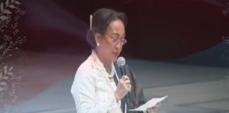 MUI Kalbar Yakin MUI Pusat Tegur Sukmawati Soekarnoputri DIKECAM KERAS. Pada ajang Indonesia Fashion Week 2018 Kamis malam (29/3) di Jakarta Convention Center, Sukmawati Soekarnoputri, membaca puisi yang kini terus menuai kecaman publik. Courtesy Youtube