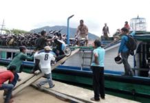 Penumpang Kapal Kelotok Penyeberangan Mulai Meningkat