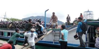 Penumpang Kapal Kelotok Penyeberangan Mulai Meningkat