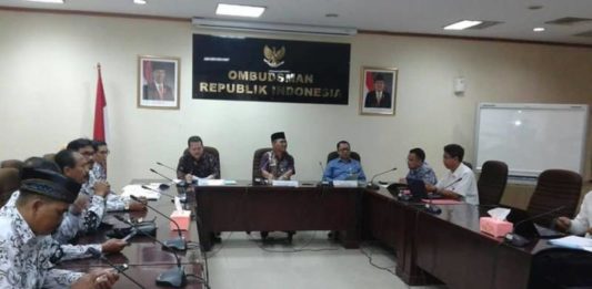 Bahas Masalah Tunjangan Guru Daerah Terpencil Pertemuan. Wakil Bupati Kubu Raya, Hermanus didampingi Kepala Dinas Pendidikan Kubu Raya, Frans Randus serta perwakilan dari PGRI Kubu Raya melakukan pertemuan bersama Ombudsman RI, Rabu pekan lalu. Humas for Rakyat Kalbar
