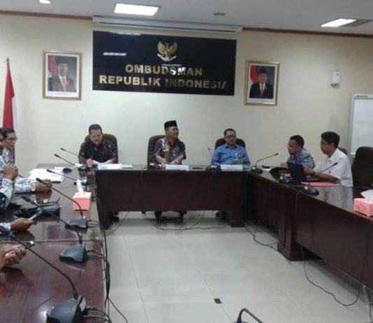 Bahas Masalah Tunjangan Guru Daerah Terpencil Pertemuan. Wakil Bupati Kubu Raya, Hermanus didampingi Kepala Dinas Pendidikan Kubu Raya, Frans Randus serta perwakilan dari PGRI Kubu Raya melakukan pertemuan bersama Ombudsman RI, Rabu pekan lalu. Humas for Rakyat Kalbar