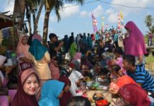 Rusman: Saprahan, Tradisi yang Indah Tolak Bala. Bupati Kubu Raya, Rusman Ali, menghadiri acara tradisi budaya tolak bala di Sungai Pulau, Desa Teluk Pakedai, Sabtu (5/5). Humas for Rakyat Kalbar