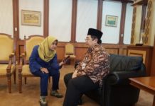Tak Merangsang Haus, Sahur Minum Air Putih Hangat BINCANG-BINCANG. Dodi Riyadmaji bincang-bincang ringan dengan wartawan Rakyat Kalbar di ruang kerja Gubernur Kalbar, Kamis (17/5). Humas Pemprov for RK