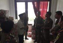 Sita 2.107 Botol Minol di Tanah Hitam APRESIASI KINERJA. Bupati Sambas, H Atbah Romin Suhaili Lc mendatangi Kantor Satpol PP Kabupaten Sambas menyampaikan apresiasi terhadap kinerja Tim Satuan Tugas Pangan Kabupaten Sambas, Jumat (25/5). Zulpian Humas dan Protokol Setda Sambas for Rakyat Kalbar