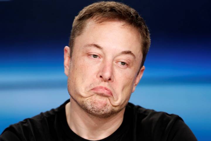TESLA. Dahlan Iskan dan Tesla miliknya. Di kediamannya. Surabaya. Jawa Timur. Admin disway.id for Rakyat Kalbar
