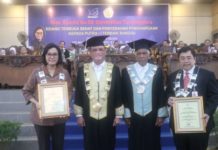 Rupiah Loyo, Sri Mulyani Sebut Gara-gara Kebijakan AS DIES NATALIS UNTAN. Menteri Keuangan Sri Mulyani saat menghadiri kegiatan Dies Natalis ke-59 Untan, Jumat (11/5), di Auditorium Untan Pontianak. NOVA SARI-RK