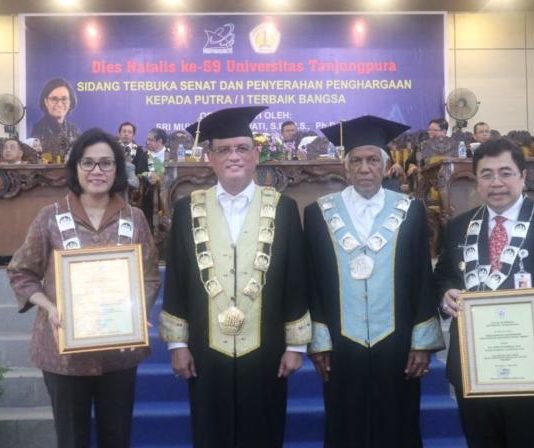 Rupiah Loyo, Sri Mulyani Sebut Gara-gara Kebijakan AS DIES NATALIS UNTAN. Menteri Keuangan Sri Mulyani saat menghadiri kegiatan Dies Natalis ke-59 Untan, Jumat (11/5), di Auditorium Untan Pontianak. NOVA SARI-RK