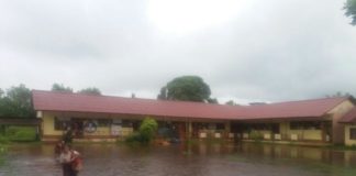 Warga Tak Bisa Beraktivitas, Terancam Gagal Panen BANJIR. Halaman salah satu sekolah di Desa Pancaroba, Sungai Ambawang, Kubu Raya yang terrendam banjir kemarin. Warga for RK