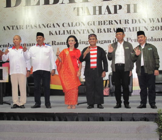 Paslon Pilkada Kalbar Peduli Lingkungan PARA KANDIDAT. Foto bersama para kandidat Pilkada Kalbar 2018, dalam acara debat public, Sabtu (5/5), di Qubu Resort, Jalan Arteri Supadio, Kubu Raya. Maulidi Murni-RK