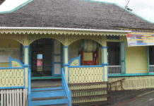 Berusia 216 Tahun, Surau Baitannur Jadi Cagar Budaya RATUSAN TAHUN. Surau Baitannur yang berada di Jalan Tritura Kelurahan Dalam Bugis, meski berusia 216 tahun masih tampak kokoh, Minggu (20/5). Maulidi Murni-RK