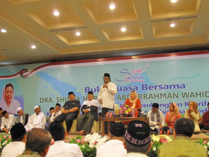 BUKBER. Acara buka puasa bersama OSO di Masjid Raya Mujahidin Pontianak dihadiri Sinta Nuriyah Abdurrahman Wahid dan Ketum MUI, Senin (28/5). Maulidi Murni-RK