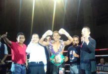 Kanvaskan Petinju China di Ronde Pertama JUARA ASIA. Ari “The Turbo” Agustian ketika dinobatkan sebagai juara Asia WBC kelas Bulu 57 kg di Xiamen Stadium China kemarin. Ari Agustian for RK