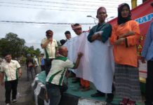Cegah Paham Mengarah Radikalisme KECAM TEROR. Sejumlah mahasiswa dan Ormas di Kapuas Hulu menggelar aksi damai menentang aksi teror yang terjadi disejumlah di Indonesia yang dilaksanakan di bundaran Tugu Pancasila, Putussibau, Rabu (16/5). Andreas-RK