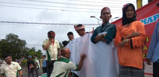 Cegah Paham Mengarah Radikalisme KECAM TEROR. Sejumlah mahasiswa dan Ormas di Kapuas Hulu menggelar aksi damai menentang aksi teror yang terjadi disejumlah di Indonesia yang dilaksanakan di bundaran Tugu Pancasila, Putussibau, Rabu (16/5). Andreas-RK