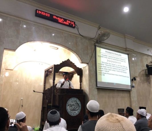 Kapolda: Jika Ada Orang Asing, Wajib Ditanya! KULTUM. Kapolda Kalbar Irjen Pol Didi Haryono memberikan kultum sebelum pelaksanaan Salat Tarawih di Masjid Al-Muhtadin Komplek Untan, Pontianak, Kamis (17/5) Humas Polda Kalbar for RK