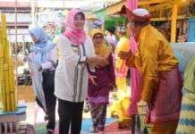 Kelurahan Ujung Tombak Pemkot LOMBA KELURAHAN. Mahmudah mengunjungi Kelurahan BML untuk menghadiri penilaian Lomba Kelurahan Tingkat Kalbar, Rabu (10/5). Gusnadi-RK