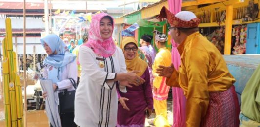 Kelurahan Ujung Tombak Pemkot LOMBA KELURAHAN. Mahmudah mengunjungi Kelurahan BML untuk menghadiri penilaian Lomba Kelurahan Tingkat Kalbar, Rabu (10/5). Gusnadi-RK