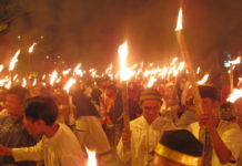 Ribuan Obor Penuhi Jalan Protokol PAWAI OBOR. Antusias masyarakat Kota Pontianak dan sekitarnya mengikuti Pawai 1001 Obor menyambut Ramadan, Selasa malam (15/5). Maulidi Murni-RK