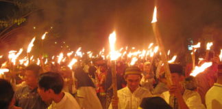 Ribuan Obor Penuhi Jalan Protokol PAWAI OBOR. Antusias masyarakat Kota Pontianak dan sekitarnya mengikuti Pawai 1001 Obor menyambut Ramadan, Selasa malam (15/5). Maulidi Murni-RK