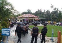 Penyerang Lukai Dua Polisi DIAMANKAN. Pelaku penyerangan Mapolsek Maro Sebo, Jambi, AS, diamankan dua jam setelah kejadian di kediamannya, Desa Danau Lamo, Maro Sebo, kemarin (22/5). Ellan Ra-Jambi Ekspres