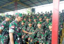 Jika Prajurit Bisa Dibeli,  Berarti Menjual Negara PENJAGA PERBATASAN. Mayjen TNI Achmad Supriyadi menerima Prajurit Yonif 320/Badak Putih di halaman Makodam XII/Tpr, Minggu (27/5). Pasukan ini akan menjadi pasukan penjaga perbatasan RI-Malaysia di Kalbar sektor timur. Ambrosius Junius-RK