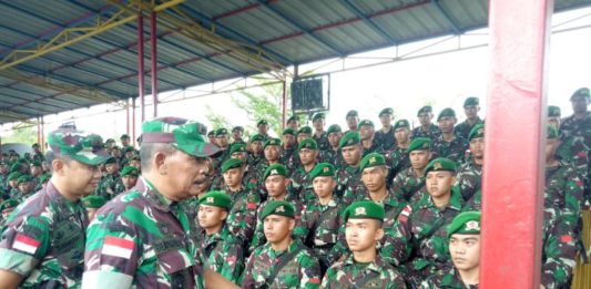 Jika Prajurit Bisa Dibeli, Berarti Menjual Negara PENJAGA PERBATASAN. Mayjen TNI Achmad Supriyadi menerima Prajurit Yonif 320/Badak Putih di halaman Makodam XII/Tpr, Minggu (27/5). Pasukan ini akan menjadi pasukan penjaga perbatasan RI-Malaysia di Kalbar sektor timur. Ambrosius Junius-RK