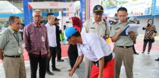 Khawatir Praktik Curang Distribusi BBM TERA ULANG. Balai Standardisasi Metrologi Legal BSML Regional III Banjarmasin bersama Pemkot Pontianak melakukan tera ulang di SPBU Jalan 28 Oktober, Kamis (24/5). Humas Pemkot for RK