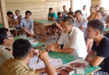 30 TKA Harus Angkat Kaki TKA TIONGKOK. Puluhan warga Tiongkok didata petugas UPT Satgas TKA Kalbar di PT. BBJ, Sekayam, Sanggau, Kamis (24/5). Kiram Akbar-RK