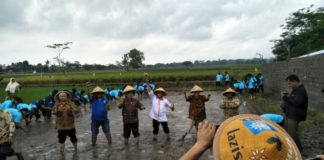 Zakat Fitri “TANI BANGKIT”. Program ''Tani Bangkit'' saat diluncurkan di Klaten, beberapa waktu lalu. Jto for Rakyat Kalbar