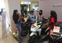 Astra Motor Perkenalkan Vario Terbaru VARIO TERANYAR. HSO Head Marketing Sub Dept, Suryanto Wirawan menjelaskan seputar prodak vario saat launcing di Mega Mall, Pontianak, Sabtu (26/5). Syamsul Arifin-RK