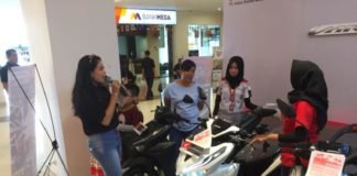 Astra Motor Perkenalkan Vario Terbaru VARIO TERANYAR. HSO Head Marketing Sub Dept, Suryanto Wirawan menjelaskan seputar prodak vario saat launcing di Mega Mall, Pontianak, Sabtu (26/5). Syamsul Arifin-RK