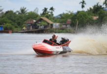 Speedboat Race ‘Tersayang’ Beraksi di Sungai Kapuas Speedboat Race 'Tersayang' Beraksi di Sungai Kapuas