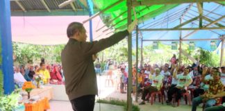 Sutarmidji Janjikan Perbaiki Jalan di Sungai Raya Kepulauan Calon Gubernur Kalbar nomor urut tiga Sutarmidji bersama masyarakat Kecamatan Sungai Raya Kepulauan (Kang Enchus for Equator)