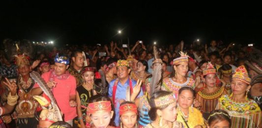 Tokoh Masyarakat Sekayam Siap Berjuang untuk Karolin-Gidot Menang 100 Persen Tokoh masyarakat Sekayam, Kabupaten Sanggau, Provinsi Kalimantan Barat, menyatakan siap memenangkan pasangan calon Gubernur dan Wakil Gubernur Kalbar nomor urut 2, dr. Karolin Margret Natasa dan Suryadman Gidot