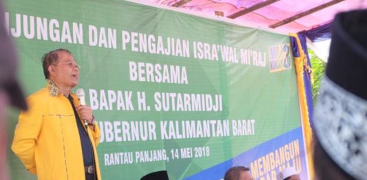 Adrianus Asia Sidot: Saya Yakin Sutarmidji Bisa Pimpin Kalbar Adrianus Asia Sidot mendapampingi Cagub Kalbar nomor urut tiga Sutarmidji ketika bersilaturahim dengan masyarakat Rantau Panjang Kabupaten Landak (Kang Enchus for Equator).