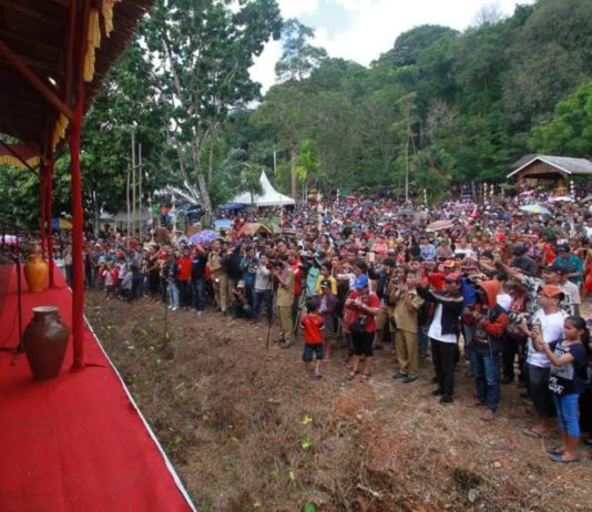 Karolin Ajak Masyarakat Dayak Kembali Bersatu Calon Gubernur Kalbar nomor urut 2, dr. Karolin Margret Natasa