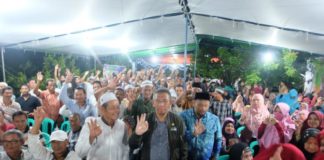 Programnya Pro Rakyat, Masyarakat Makin Yakin Midji-Norsan akan Menang Calon Gubernur Kalbar nomor urut tiga Sutarmidji bersama masyarakat (Kang Enchus for Equator).