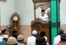 Sutarmidji Ajak Masyarkat Sambas Kembali ke Alquran Sutarmidji saat memberikan kultum (Kang Enchus for Equator)