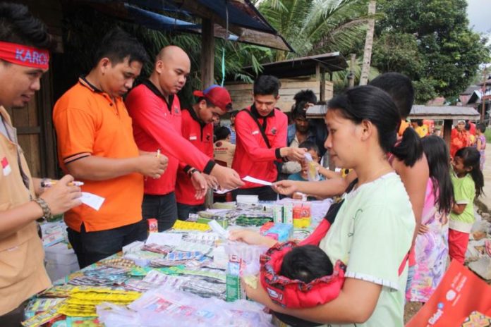 Sebanyak 1.275 masyarakat di Kabupaten Melawi mendapatkan pengobatan gratis dalam kegiatan Bakti Sosial yang dilaksanakan Badan Penanggulangan Bencana (BAGUNA) PDI Perjuang bersama Relawan Karolin-Gidot.