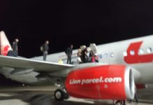 Lion Air Polisikan Pembuka Pintu Darurat penumpang Lion Air berhamburan keluar dari dalam pesawat melalui pintu darurat, Senin(28/5) malam di Bandara Supadio Kubu Raya.
