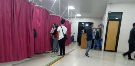 Dengar Ada Bom, Iyan Nekat Loncat dari Sayap Pesawat Suasana di UGD RS dr. Moh Sutomo, Senin (28/5) malam Ambrosius Junius-Equator.co.id