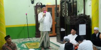 Kultum Subuh di Melawi, Sutarmidji: Kita Harus Bangga sebagai Umat Islam Sutarmidji ketika memberikan kultum (Kang Enchus for Equator)