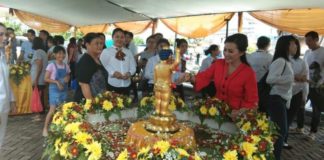 Hadiri Perayaan Waisak, Ini Harapan Cagub Karolin Calon Gubernur Kalimantan Barat nomor urut 2, dr. Karolin Margret Natasa