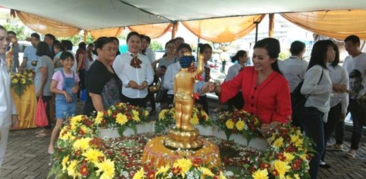 Hadiri Perayaan Waisak, Ini Harapan Cagub Karolin Calon Gubernur Kalimantan Barat nomor urut 2, dr. Karolin Margret Natasa