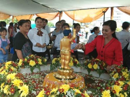 Hadiri Perayaan Waisak, Ini Harapan Cagub Karolin Calon Gubernur Kalimantan Barat nomor urut 2, dr. Karolin Margret Natasa